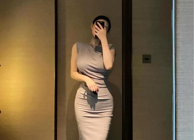 女士的裙摆在AI演绎下变得非常诡异。